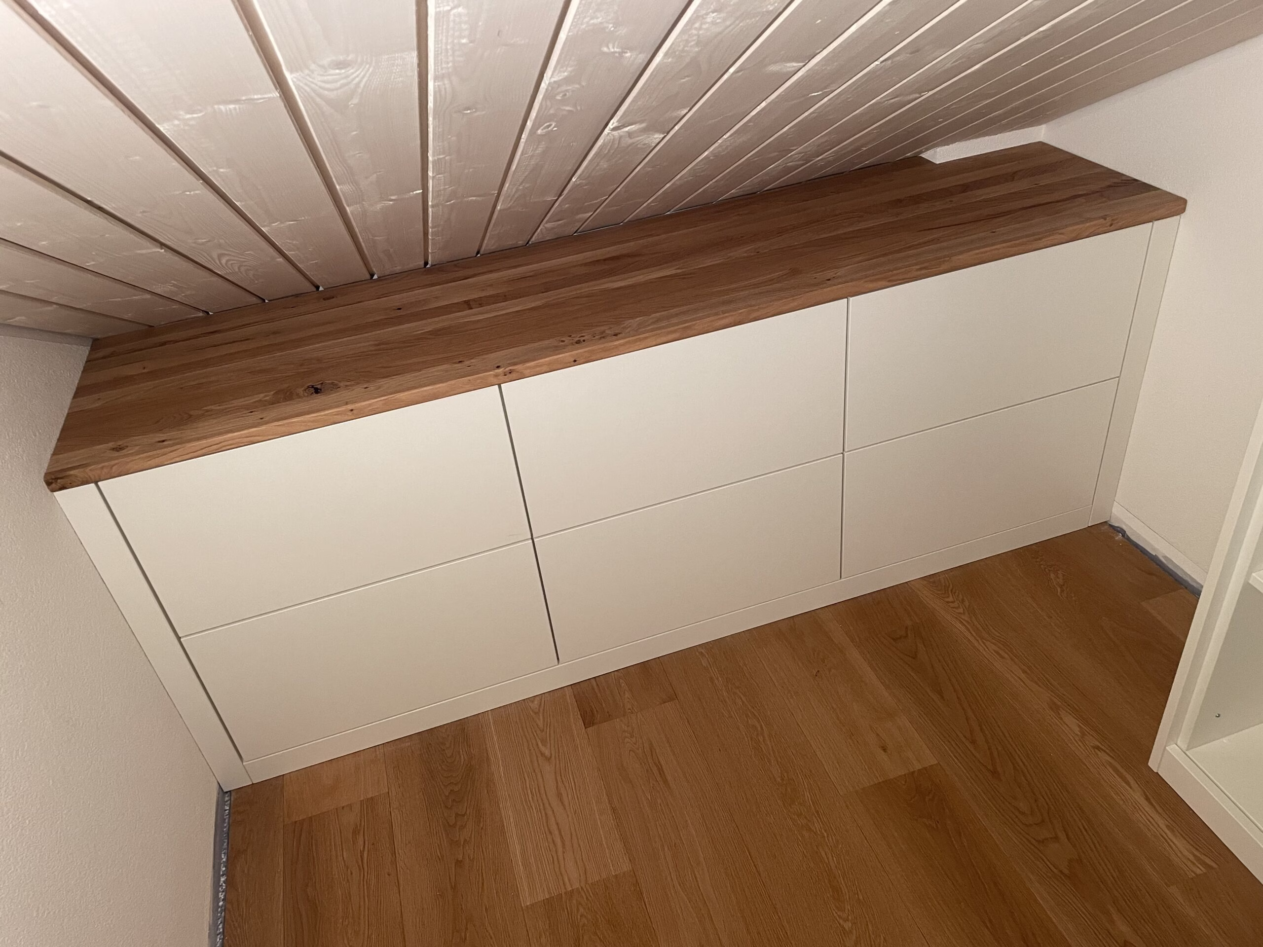 Individueller Möbelbau mit Montage | Dachschrägeschrank nach Maß mit Montage | Einbauschrank für Dachschräge Maßanfertigung | Maßgefertigte Schränke für Dachschrägen | Giebelschrank mit Montage | Büromöbel vom Tischler mit Montage 2 Individueller Möbelbau mit Montage | Dachschrägeschrank nach Maß mit Montage | Einbauschrank für Dachschräge Maßanfertigung | Maßgefertigte Schränke für Dachschrägen | Giebelschrank mit Montage | Büromöbel vom Tischler mit Montage