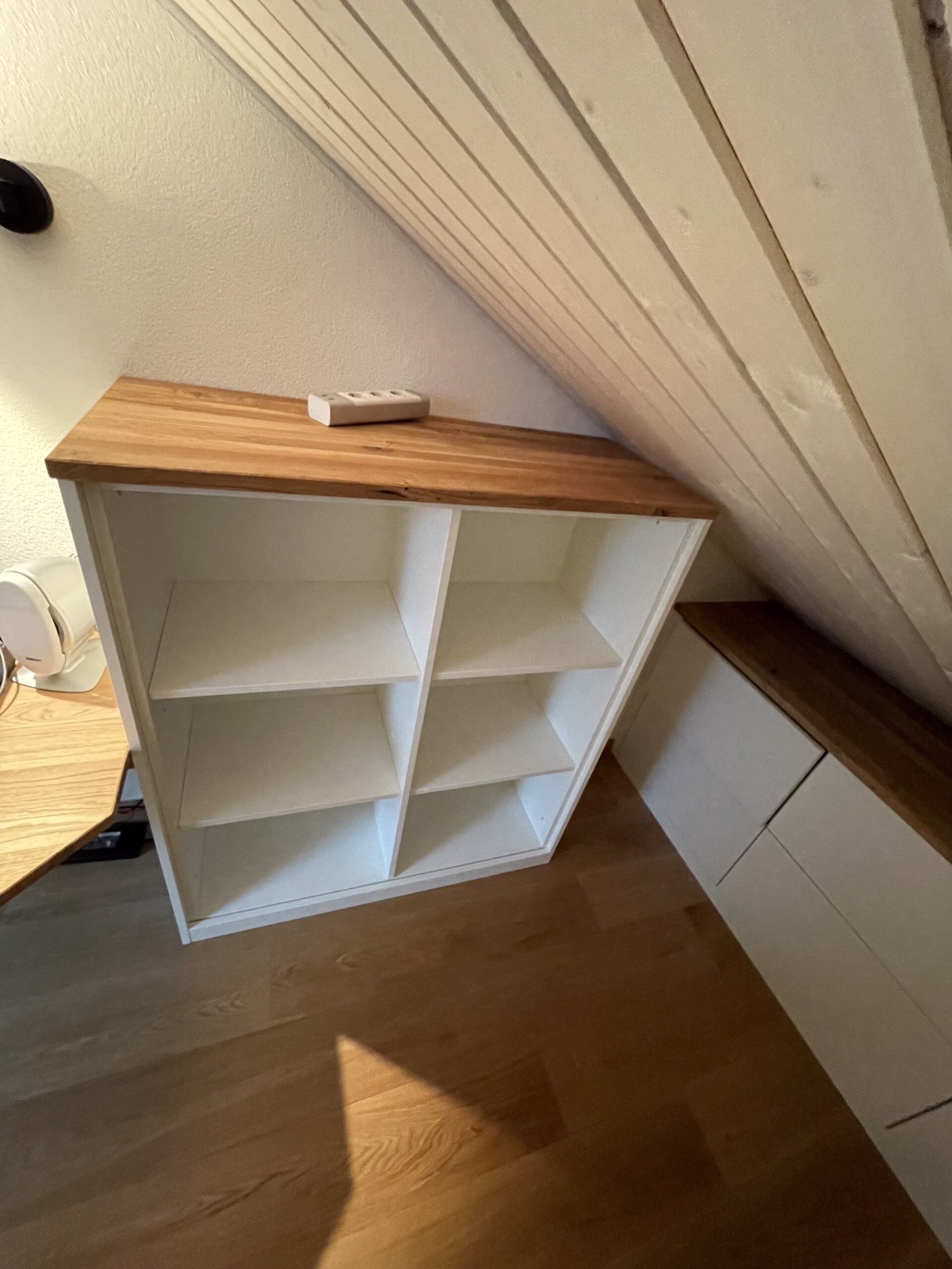 Individueller Möbelbau mit Montage | Dachschrägeschrank nach Maß mit Montage | Einbauschrank für Dachschräge Maßanfertigung | Maßgefertigte Schränke für Dachschrägen | Giebelschrank mit Montage | Büromöbel vom Tischler mit Montage 7 Individueller Möbelbau mit Montage | Dachschrägeschrank nach Maß mit Montage | Einbauschrank für Dachschräge Maßanfertigung | Maßgefertigte Schränke für Dachschrägen | Giebelschrank mit Montage | Büromöbel vom Tischler mit Montage