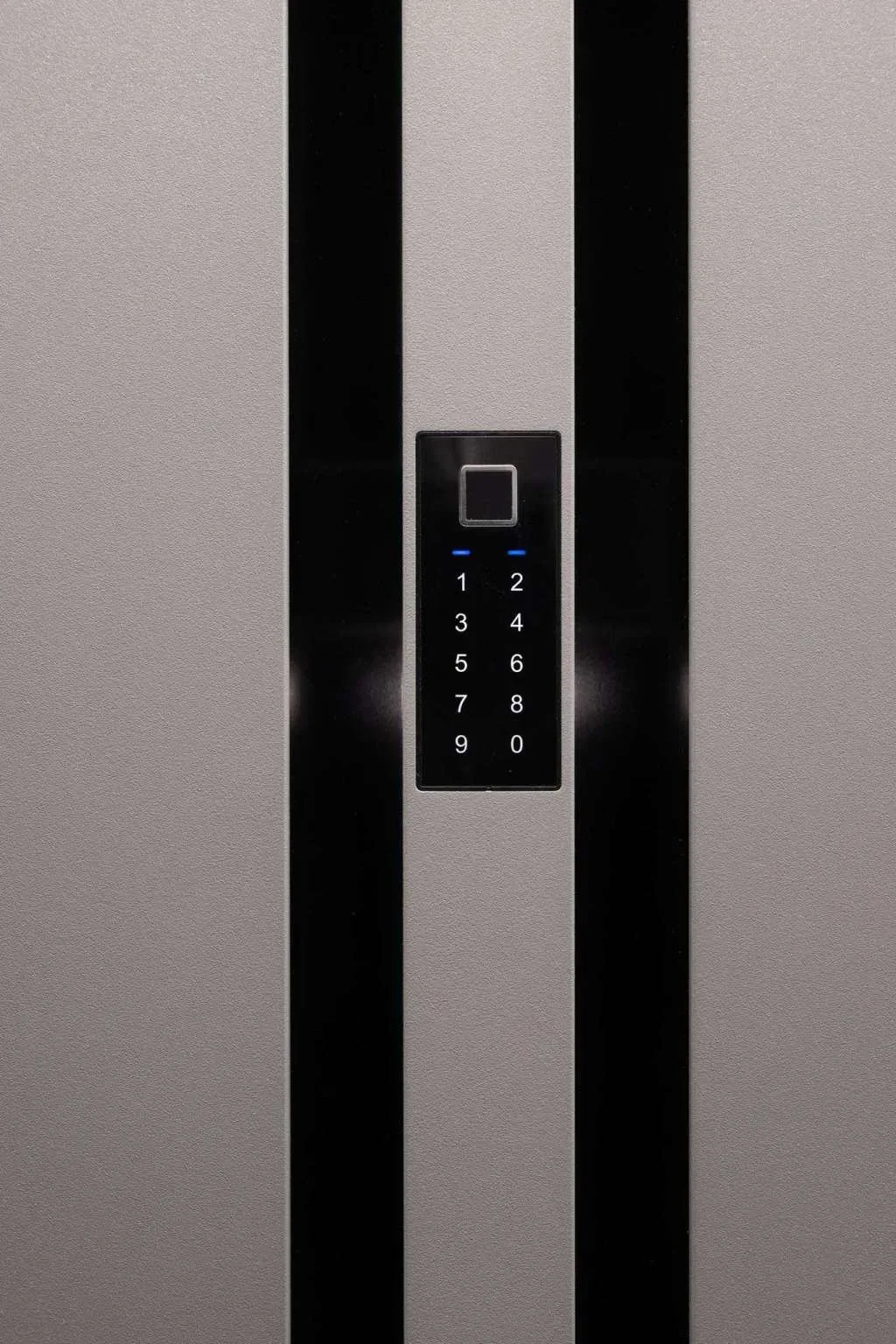 Haustüren – Tischlerei Mai Herford 8 Optionales INOSMART-System mit Fingerprintsensor und beleuchtetem PIN-Feld